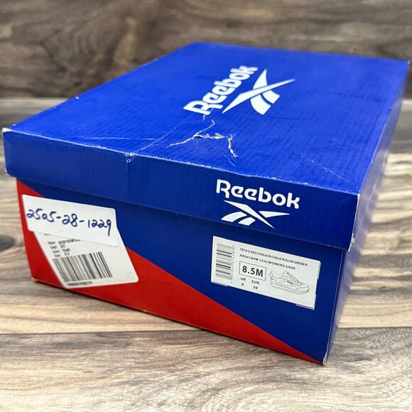 NIB Reebok 8.5M 39 Tech G Geo 90s Womens Sneakers Chalk White Green Retro - Picture 12 of 12